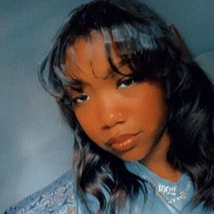 Meet your Posher, Iyona